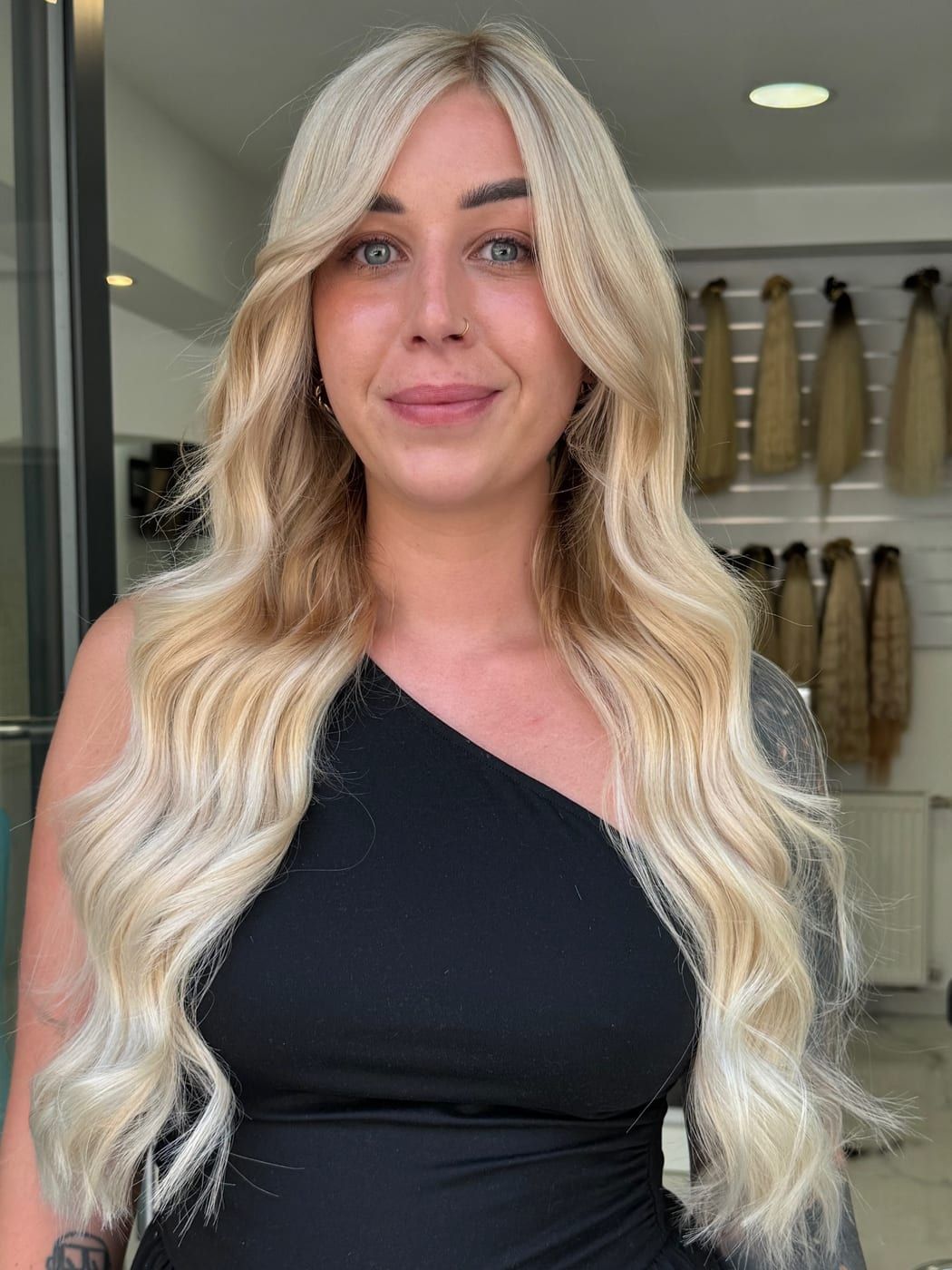 Blonde Haarverlängerung mit Wellen, Farbveränderung von SAM Style