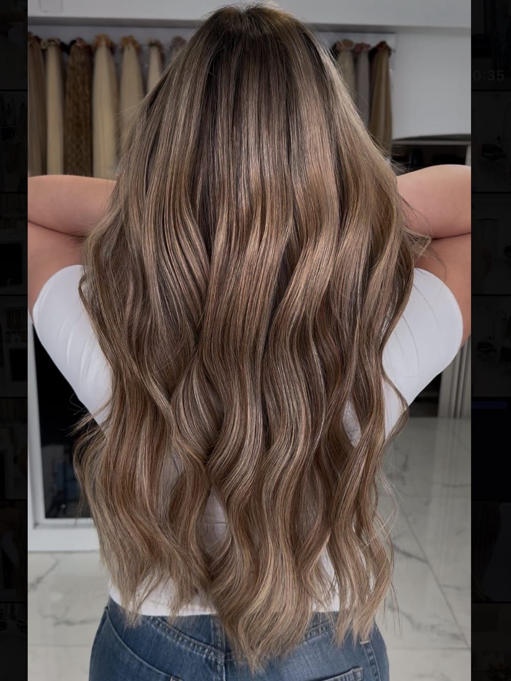 Brünette Balayage-Verlängerung mit Wellen von hinten bei SAM Style